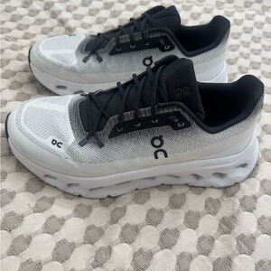 On Running cloudtilt size 9M